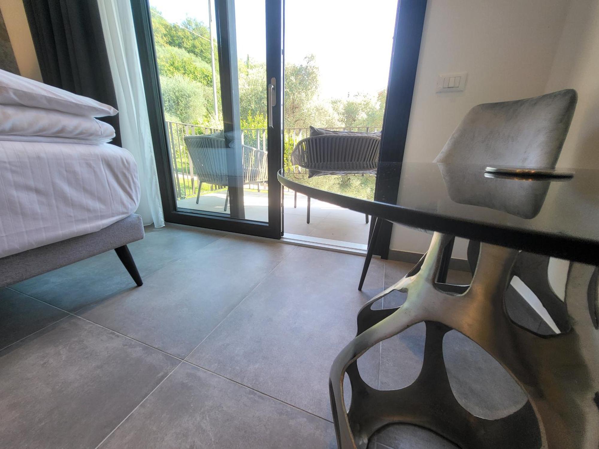Attilio High Living Suites - Adults Only Torri Del Benaco Zimmer foto