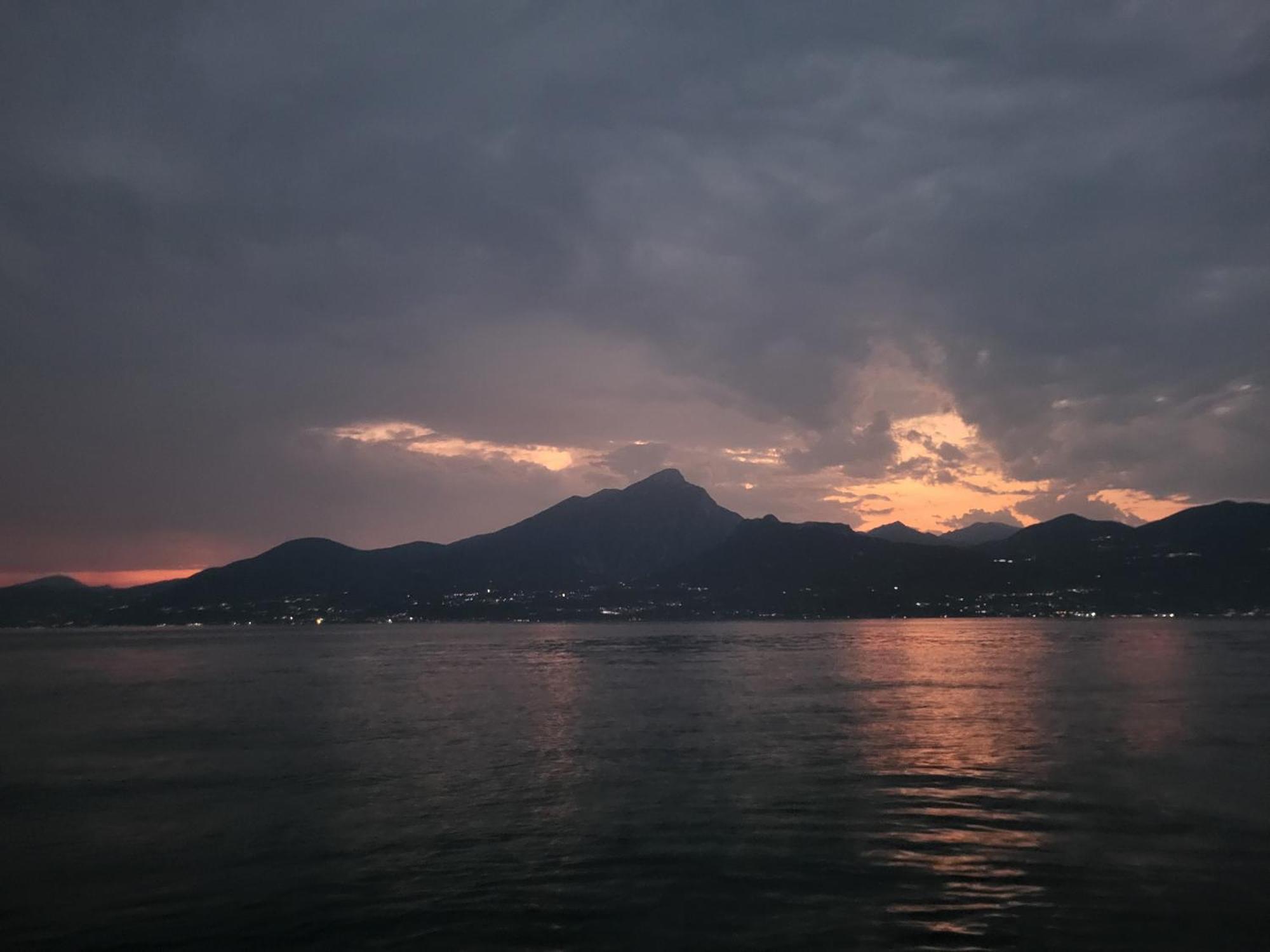 Attilio High Living Suites - Adults Only Torri Del Benaco Zimmer foto