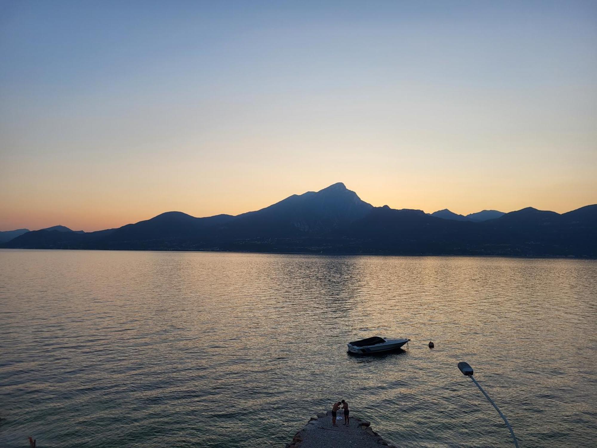 Attilio High Living Suites - Adults Only Torri Del Benaco Zimmer foto